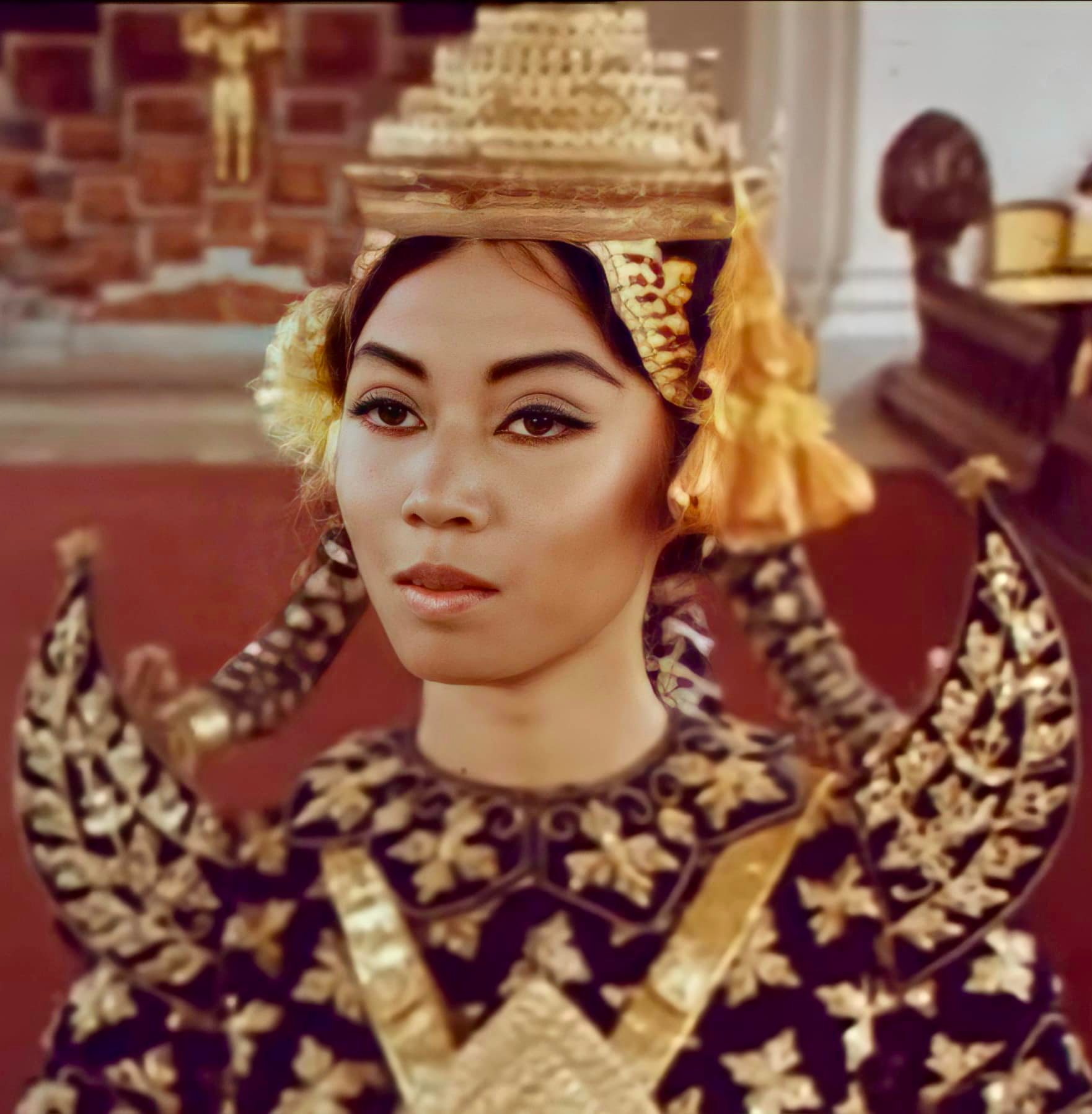 កែវ ដាវី