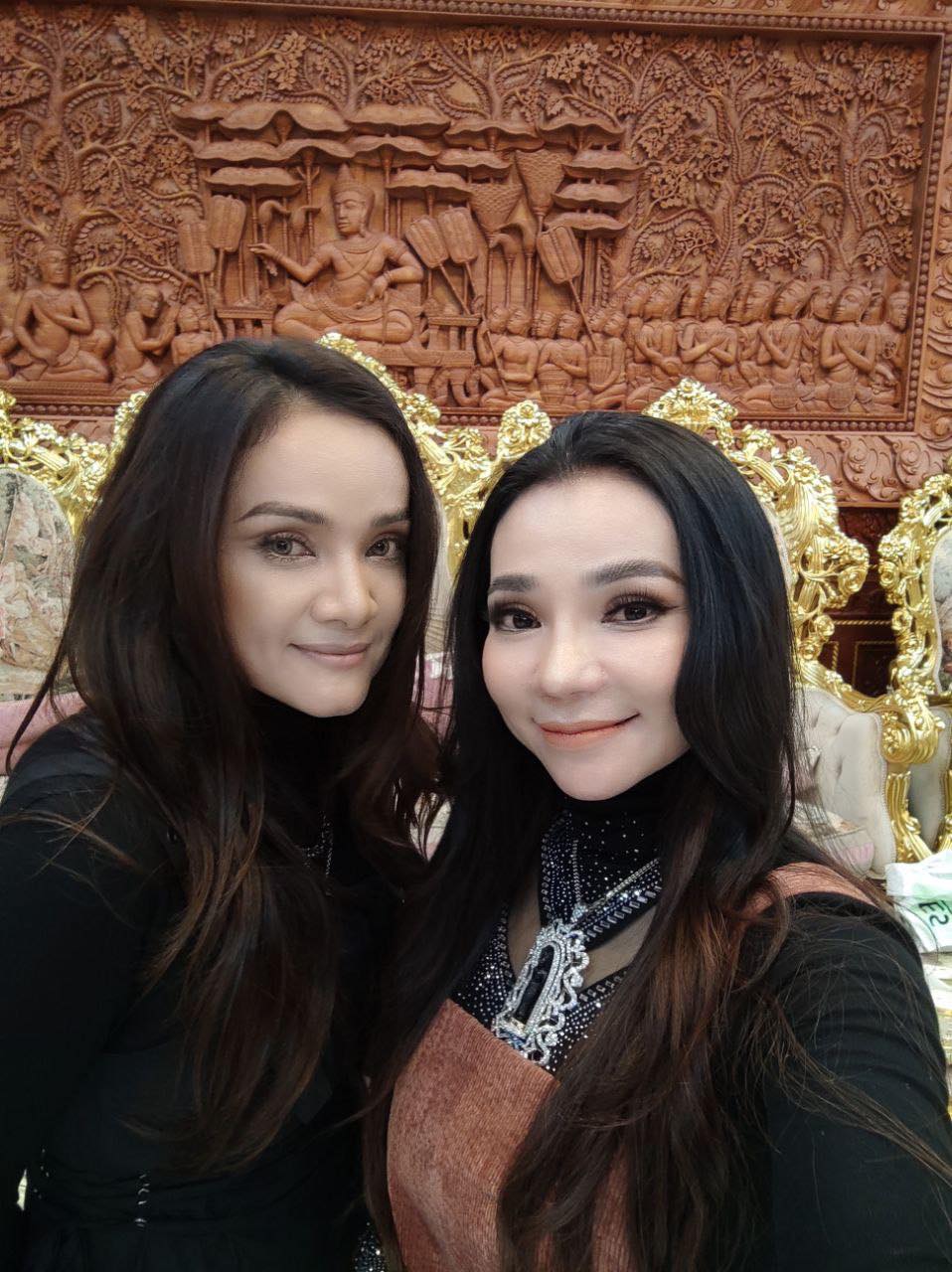 ពេជ្រ សោភា និងអ្នកស្រី ទ្រី ដាណា