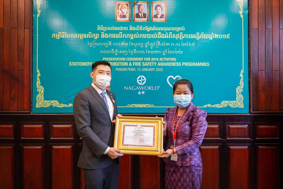 លោកជំទាវ ឃុន រចនា និង&nbsp;លោក Pern Chen