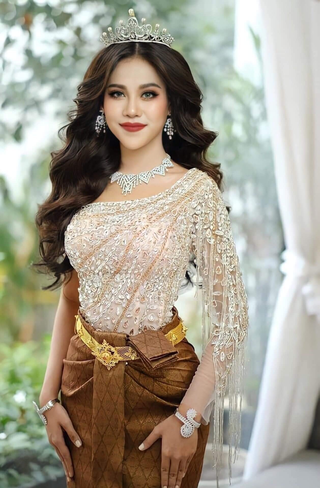 កញ្ញាងិន ម៉ារ៉ាឌី