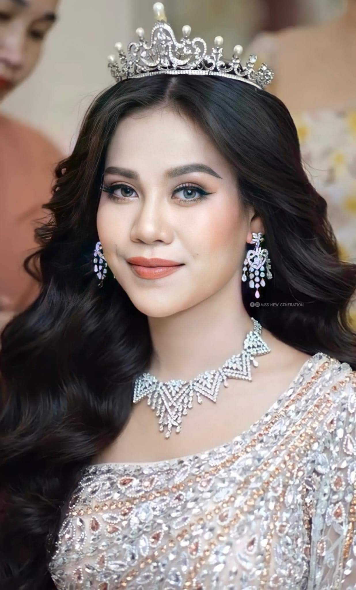 កញ្ញាងិន ម៉ារ៉ាឌី