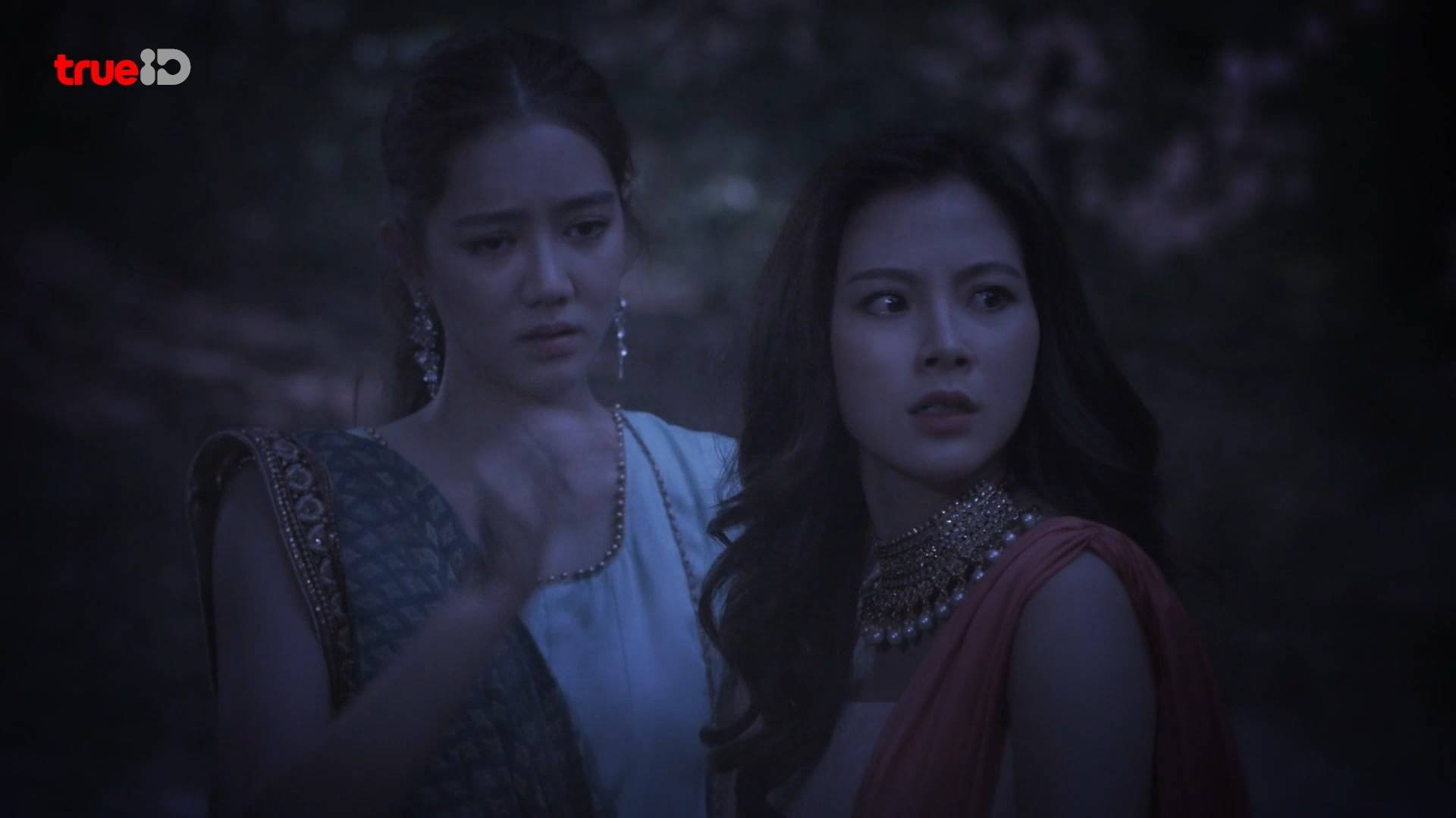 saree-yeu-dau-trueid-nuan-di-theo-hoang-hau