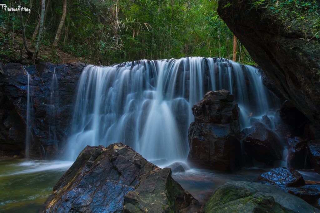 ទឹកធ្លាក់ Tranh Stream