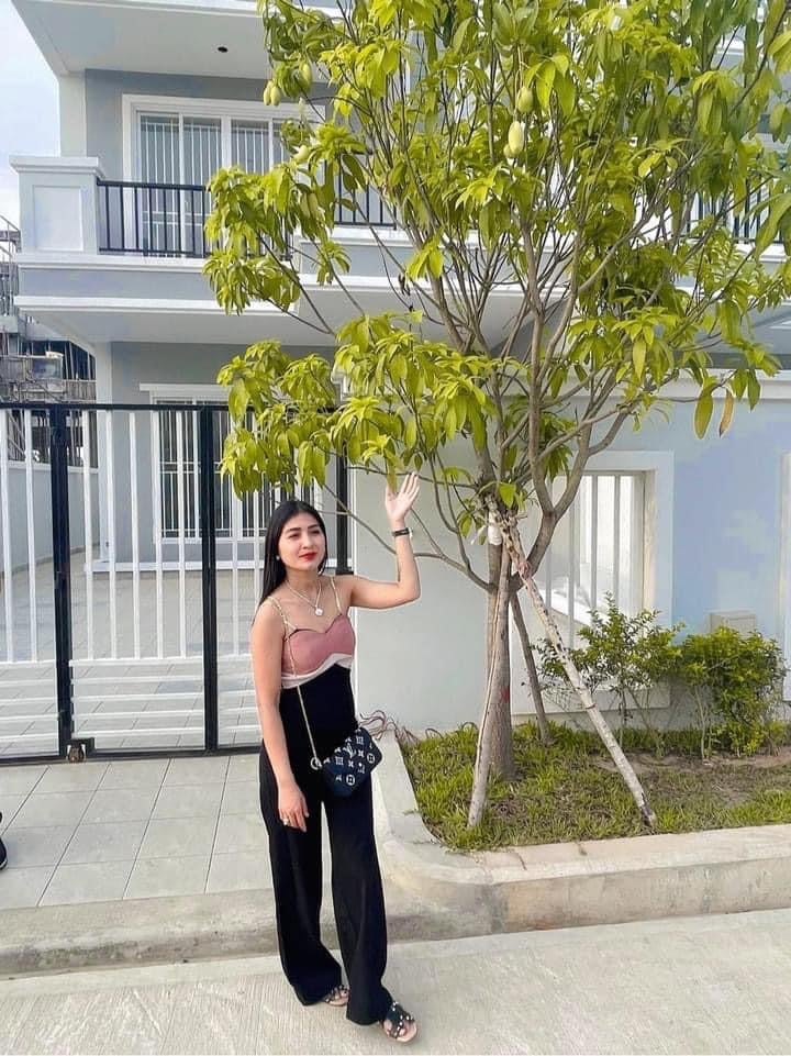 ផ្ទះថ្មី អ្នកនាង ដាញ់ ម៉ូនីកា