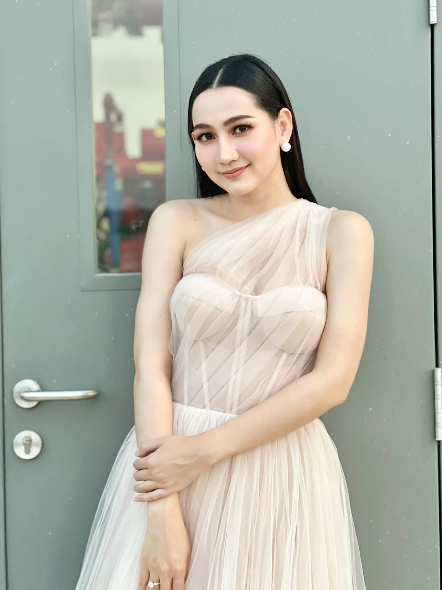 &nbsp;ហ៊ិន ច័ន្ទនីរ័ត្ន&nbsp;