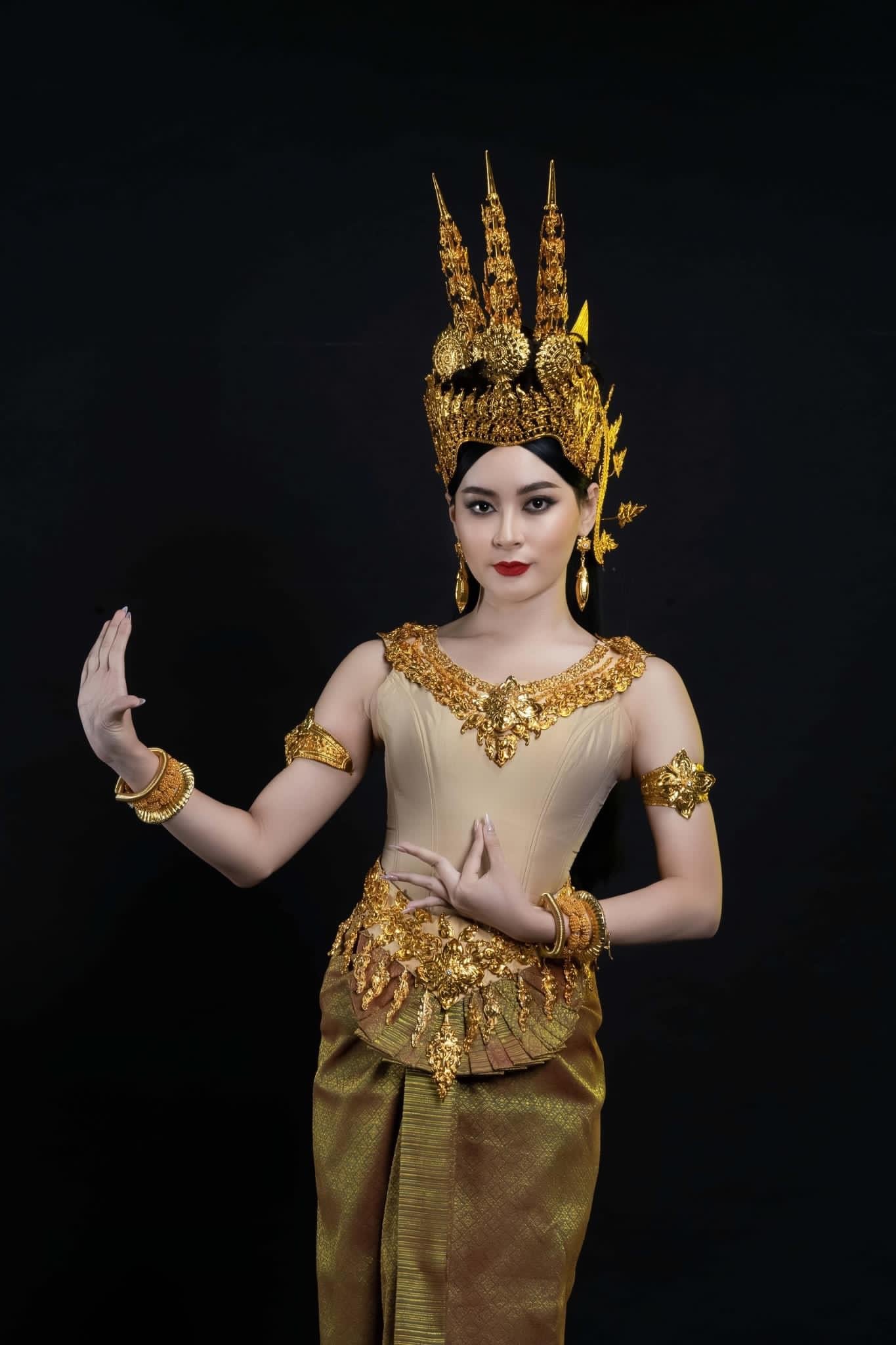 កញ្ញា ប៉ាង ពេជ្ររចនា