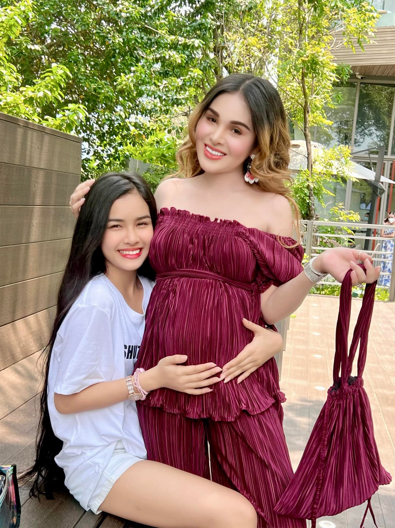 តារាស្រី ដេន នីក្វាន់