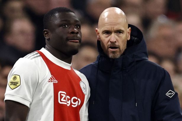 ខ្សែប្រយុទ្ធ Brian Brobbey និងលោក Erik Ten Hag&nbsp;
