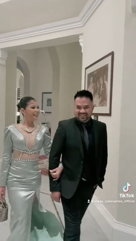 មាស សុខសោភា និងស្វាមី