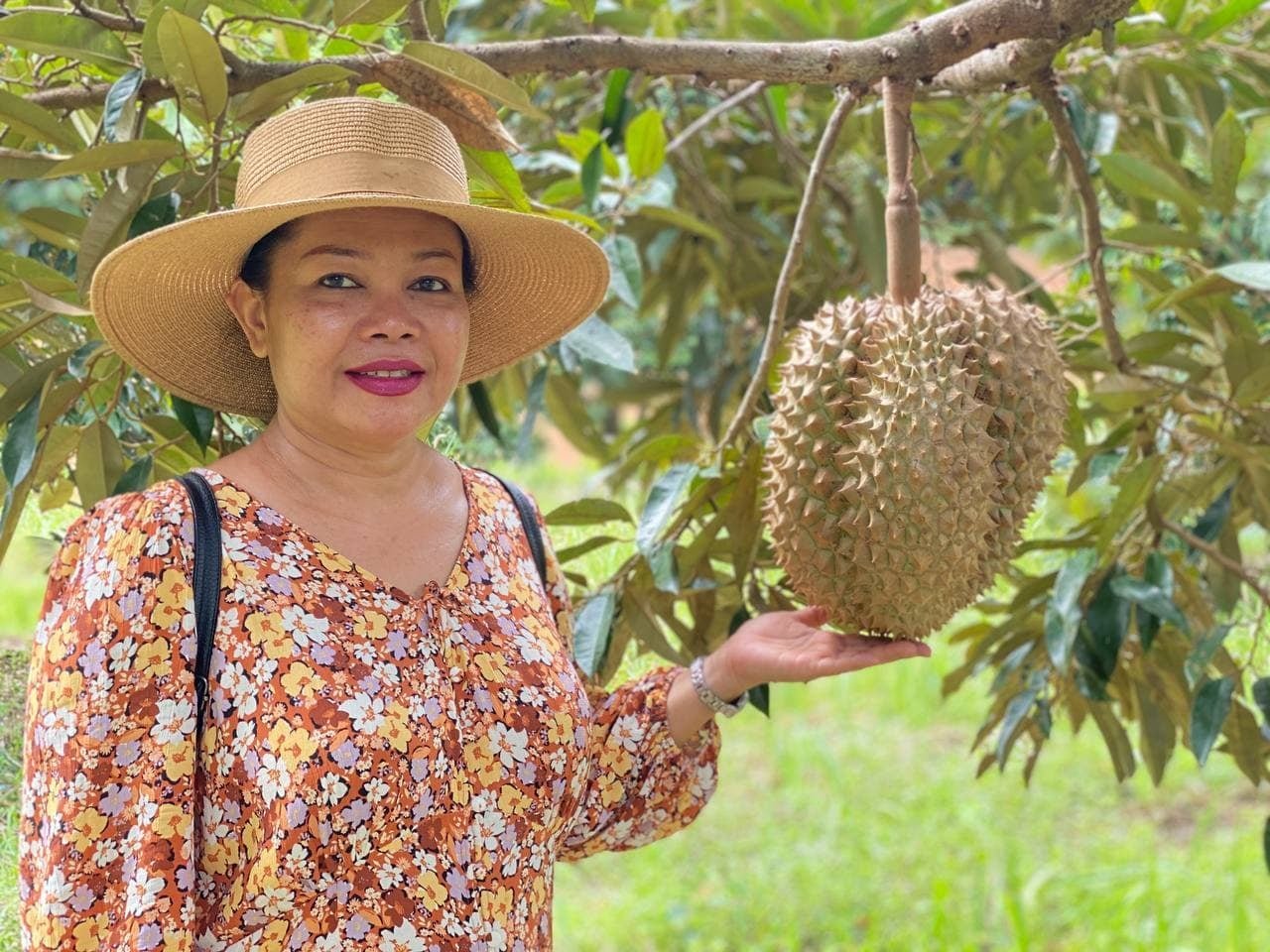 &nbsp; &nbsp;អ្នកនាង&nbsp;ហ៊ឹម ស៊ីវន