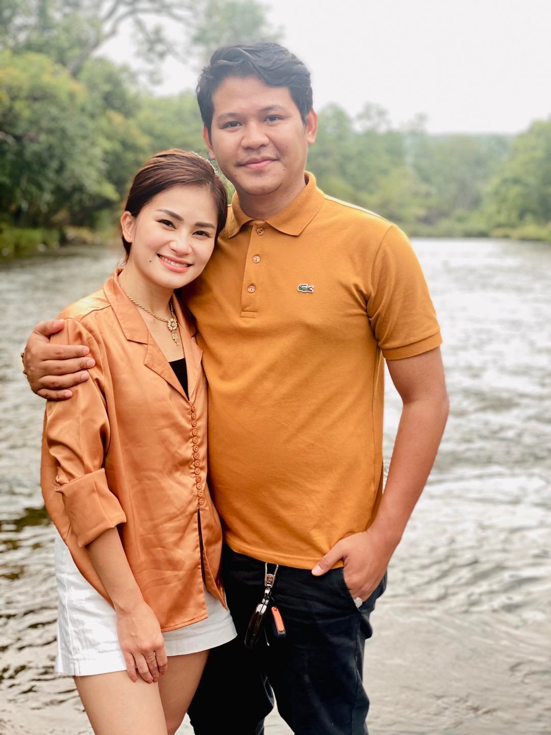 អតីតវីជេ រតនា និងភរិយា