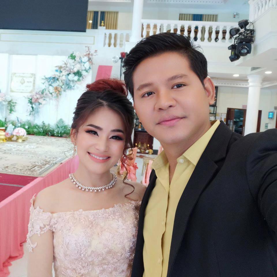 អតីតវីជេ រតនា និងភរិយា