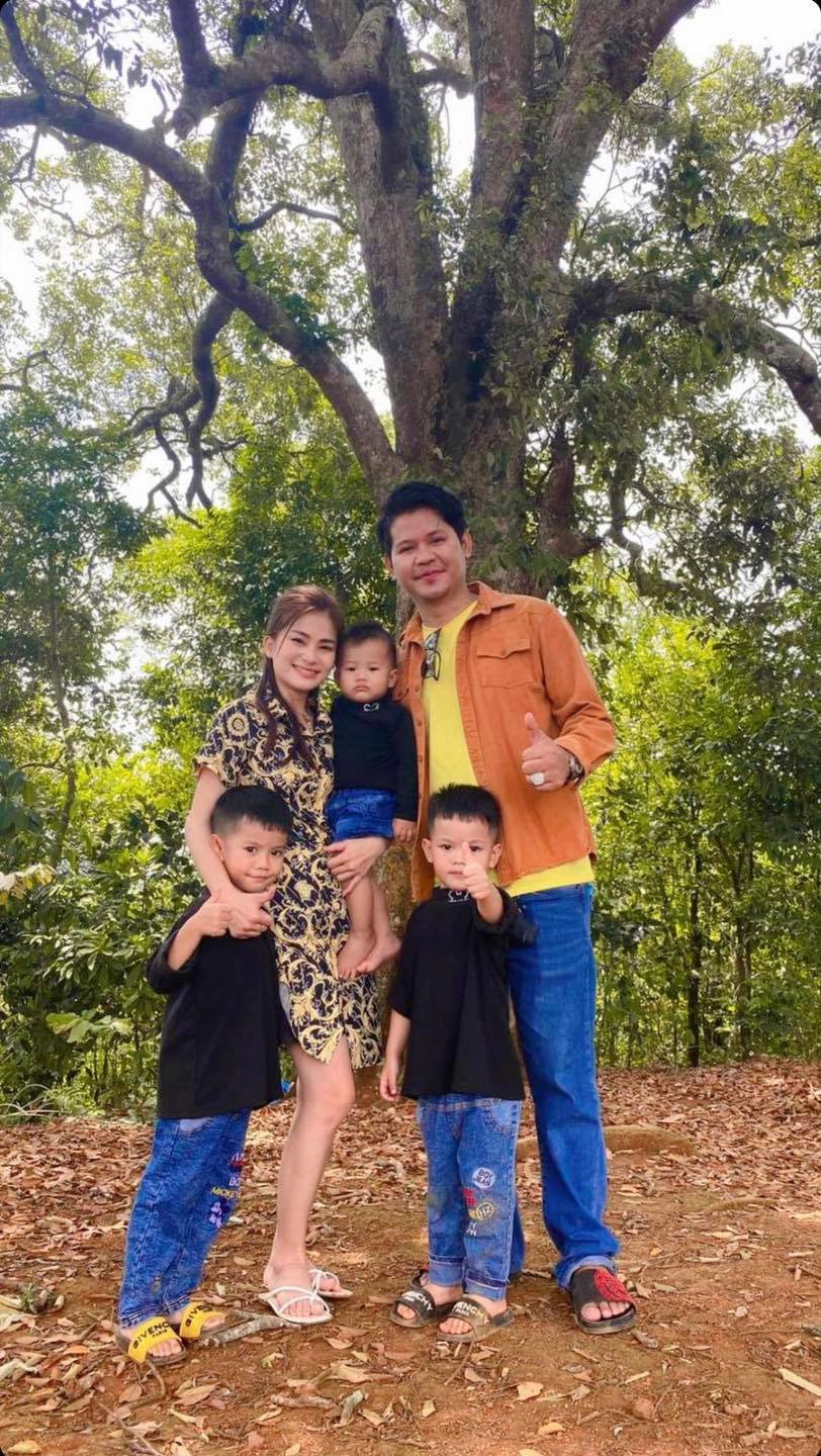 អតីតវីជេ រតនា និងគ្រួសារ