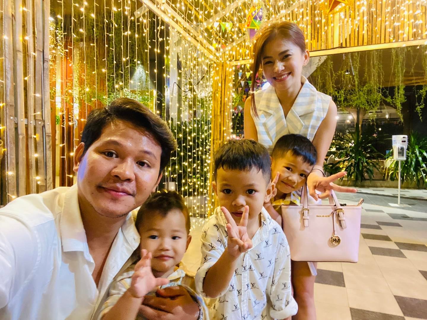 អតីតវីជេ រតនា និងគ្រួសារ