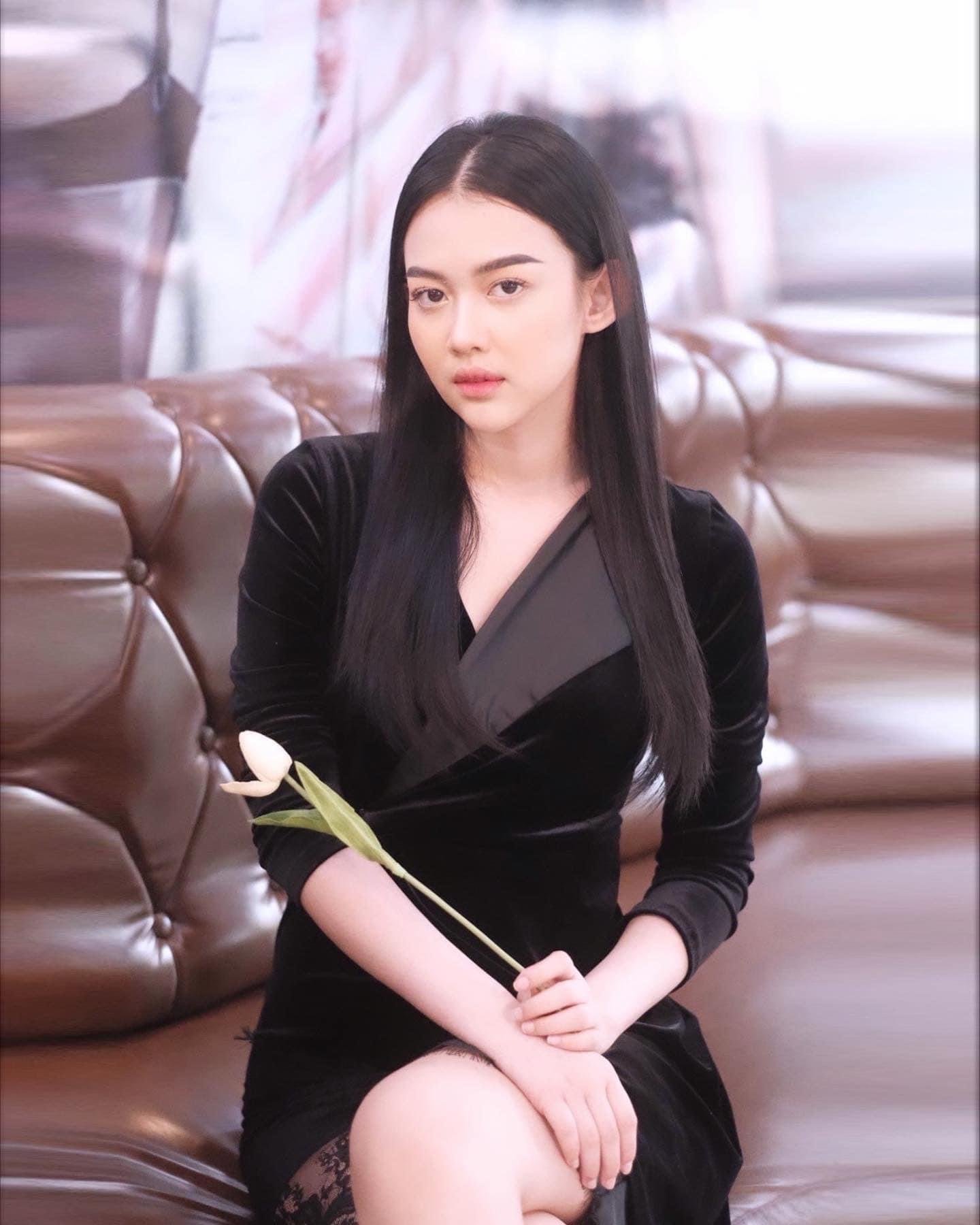 កញ្ញា ស៊ឹម ស្រីនិច