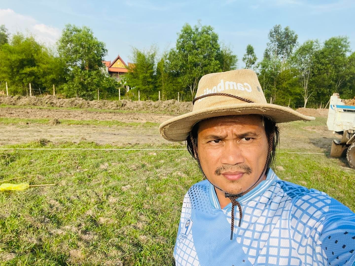 នាយពាក់មី