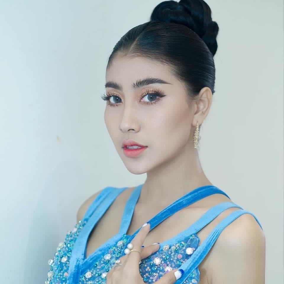 កញ្ញា លីវ ជីលី&nbsp;