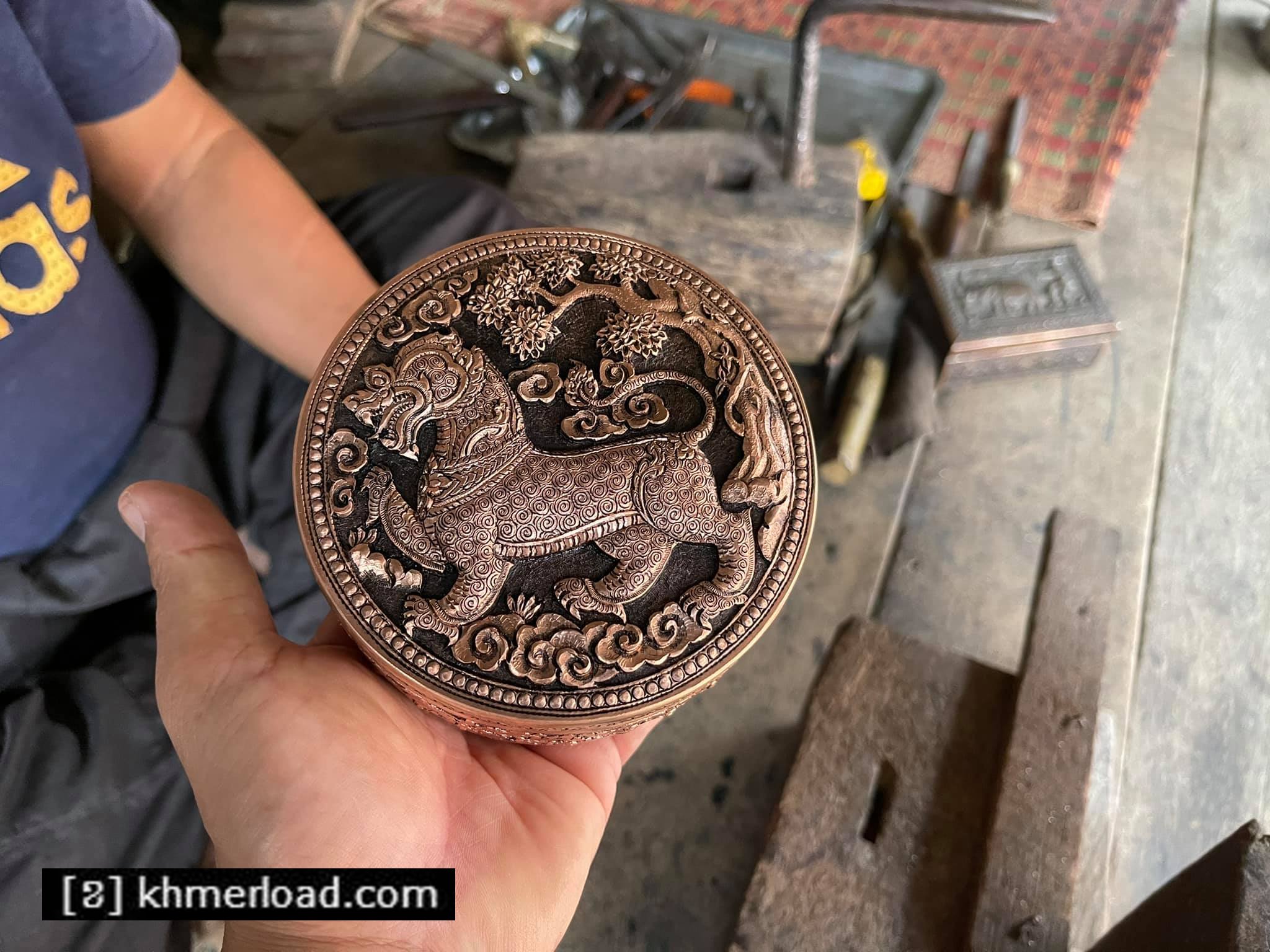 ស្នាដៃចម្លាក់របស់លោកពូ ជា យុទ្ធាស្នាដៃចម្លាក់របស់លោកពូ ជា យុទ្ធា