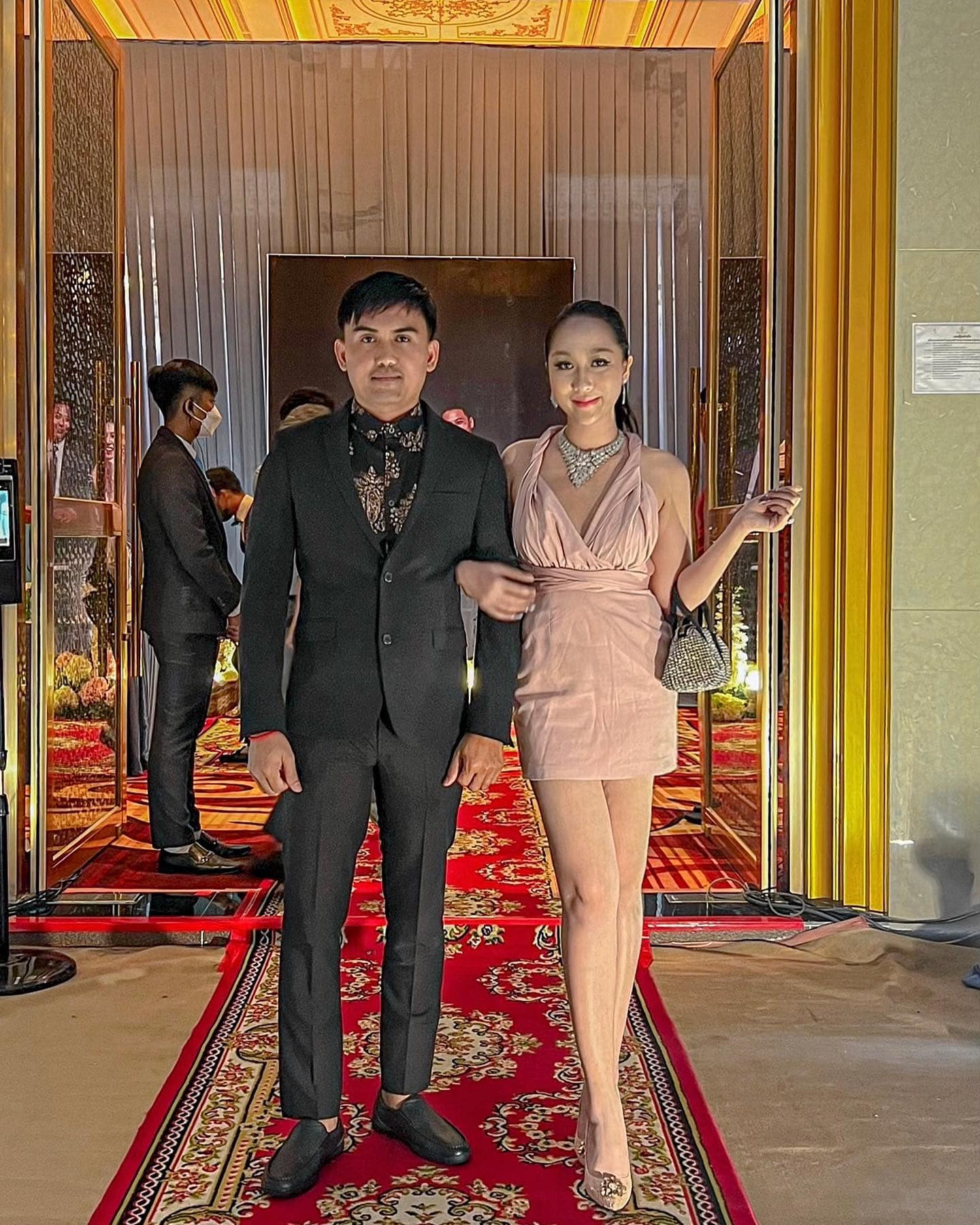 វីរៈនិច និងស្វាមី