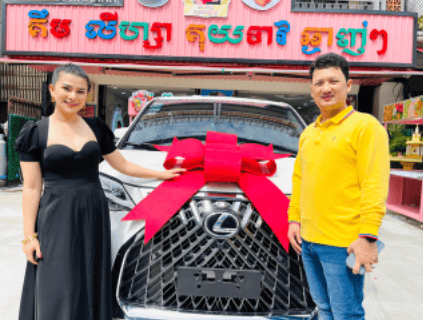 &nbsp; អតីតពិធីការិនី គឹម លីហ្សា និងស្វាមី