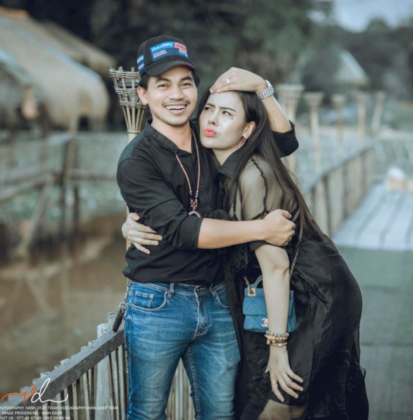 Admin ជីងចក់ និងអតីតភរិយា