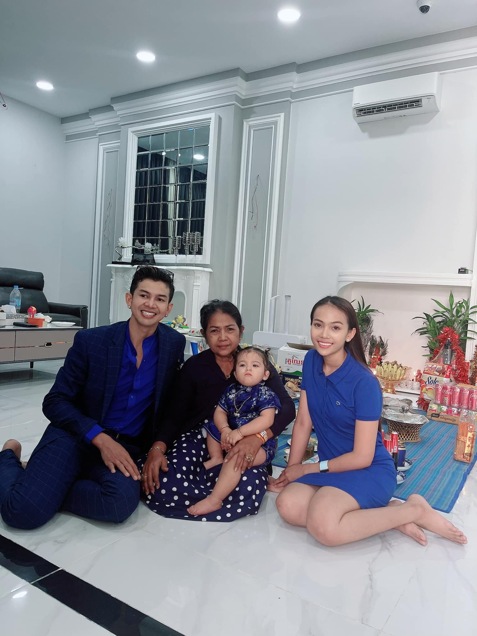 &nbsp; តារាស្រី ឌី សូនីតា និងគ្រួសារ
