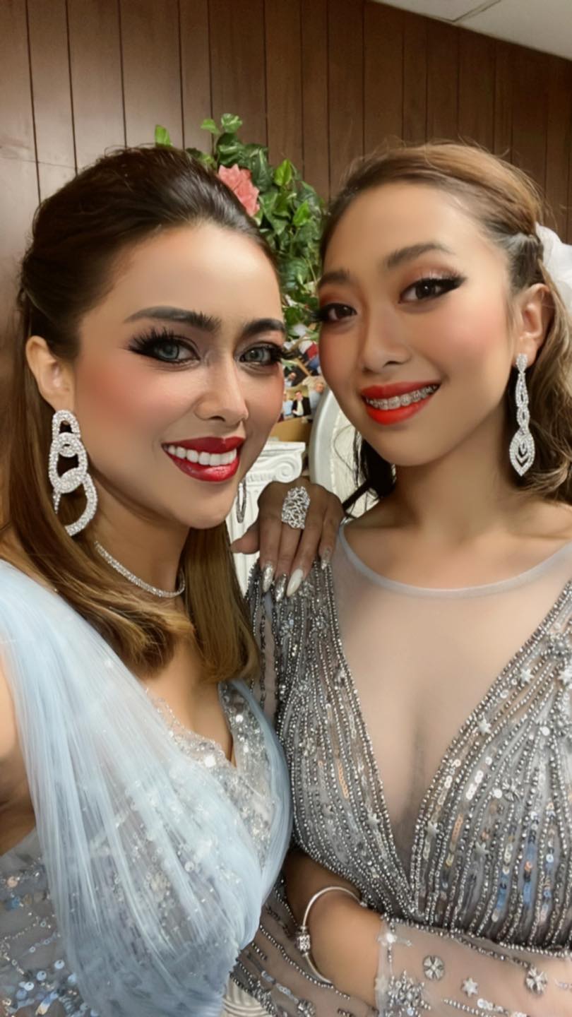 យ៉ាន លីនដា និងកូនស្រី