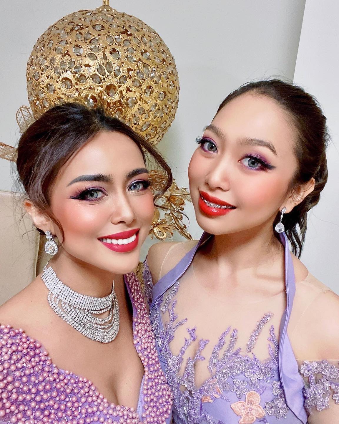យ៉ាន លីនដា និងកូនស្រី