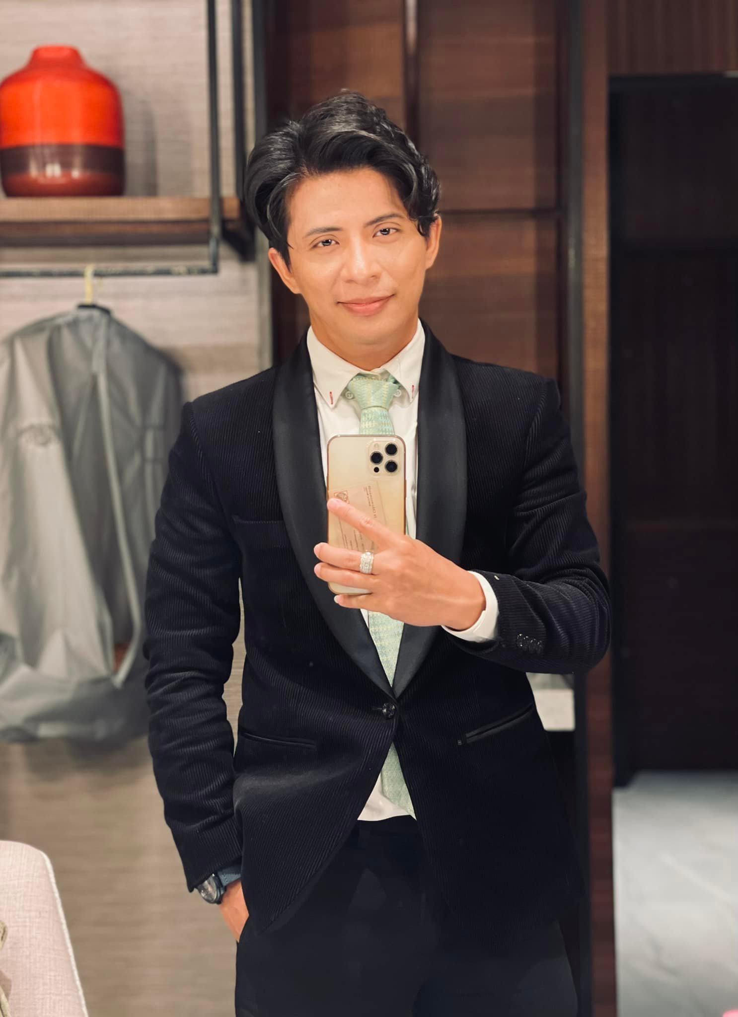 ពិធីករ ដាវុធ