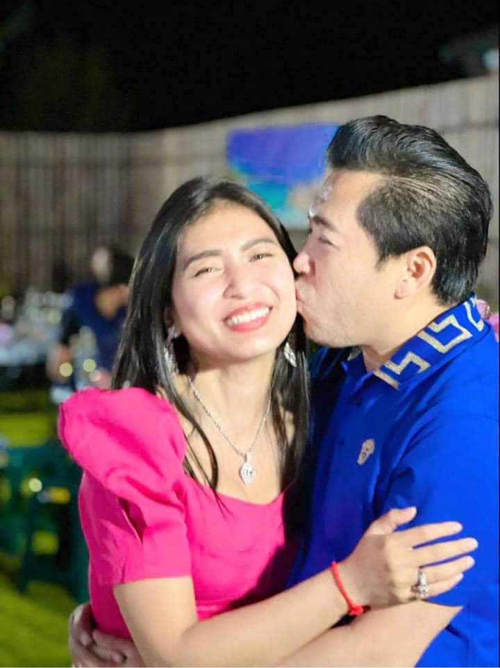 ដាញ់ ម៉ូនីកា និងស្វាមី