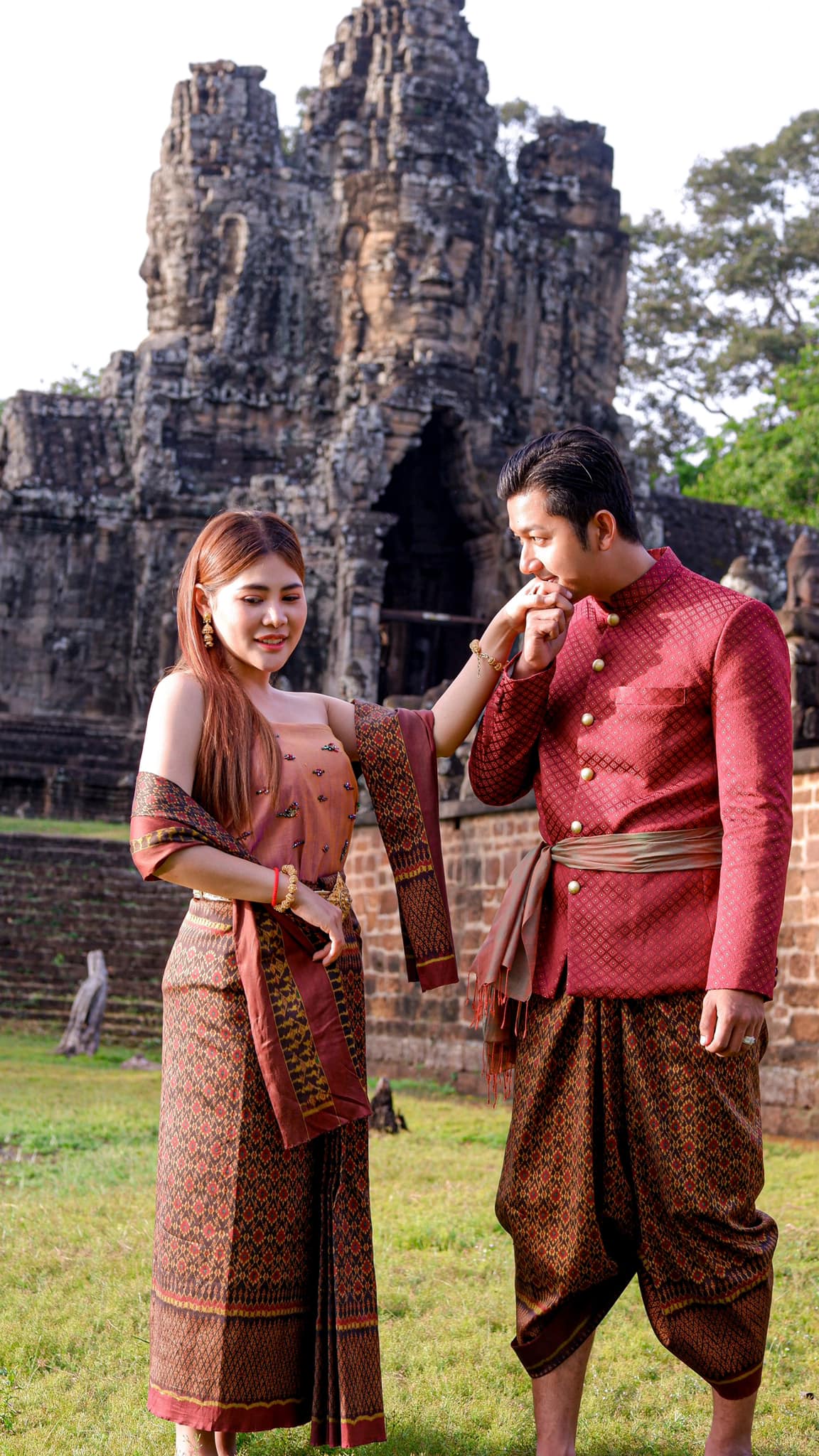 ម៉ុល សារ៉ាវ៉ាន់ និងភរិយា
