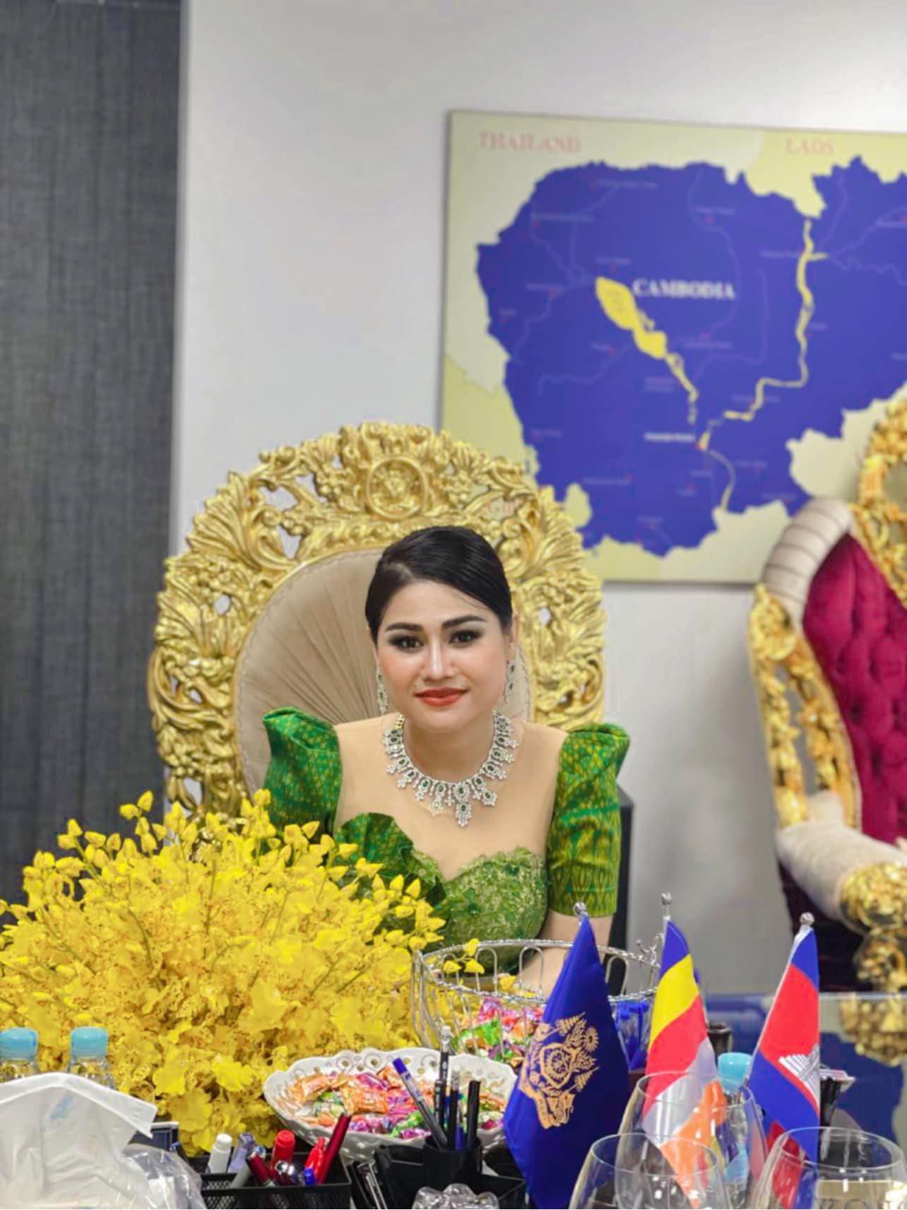 &nbsp; អ្នកនាង&nbsp;យូ លីណា