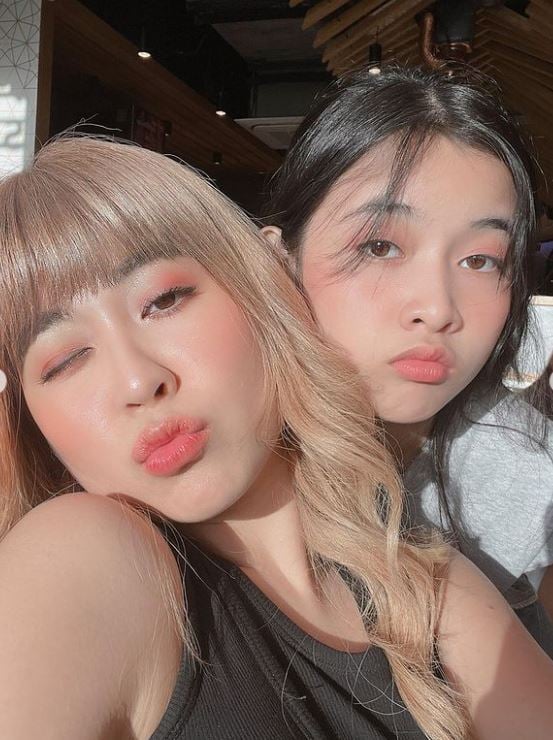 ពេជ្រ សូលីកា និងប្អូនស្រី