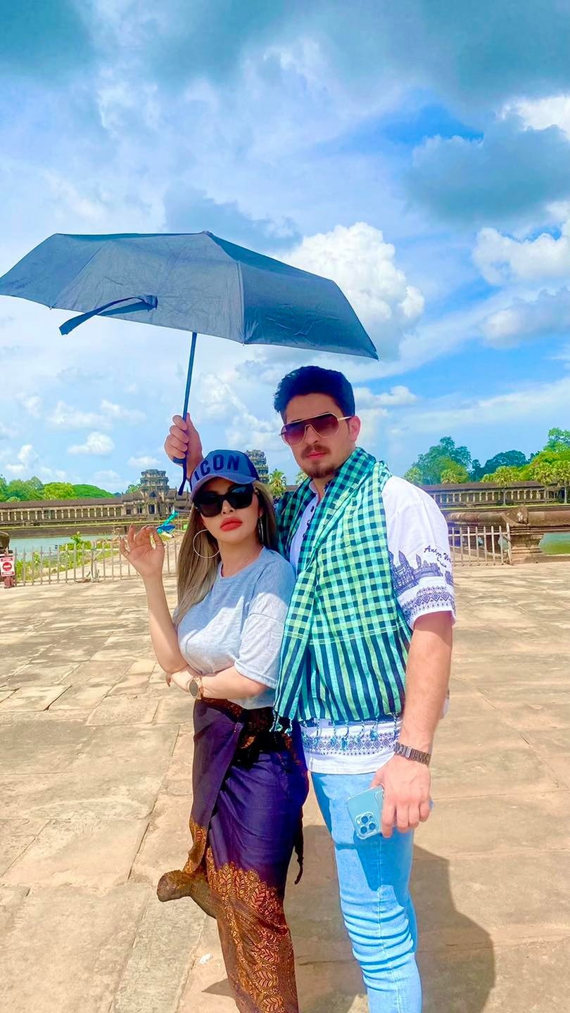 តារាស្រី ចោម ច័ន្ទ និងគូស្នេហ៍