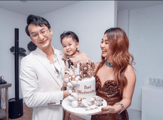 រូបភាពគ្រួសារតារាស្រី ពេជ្រ សូលីកា