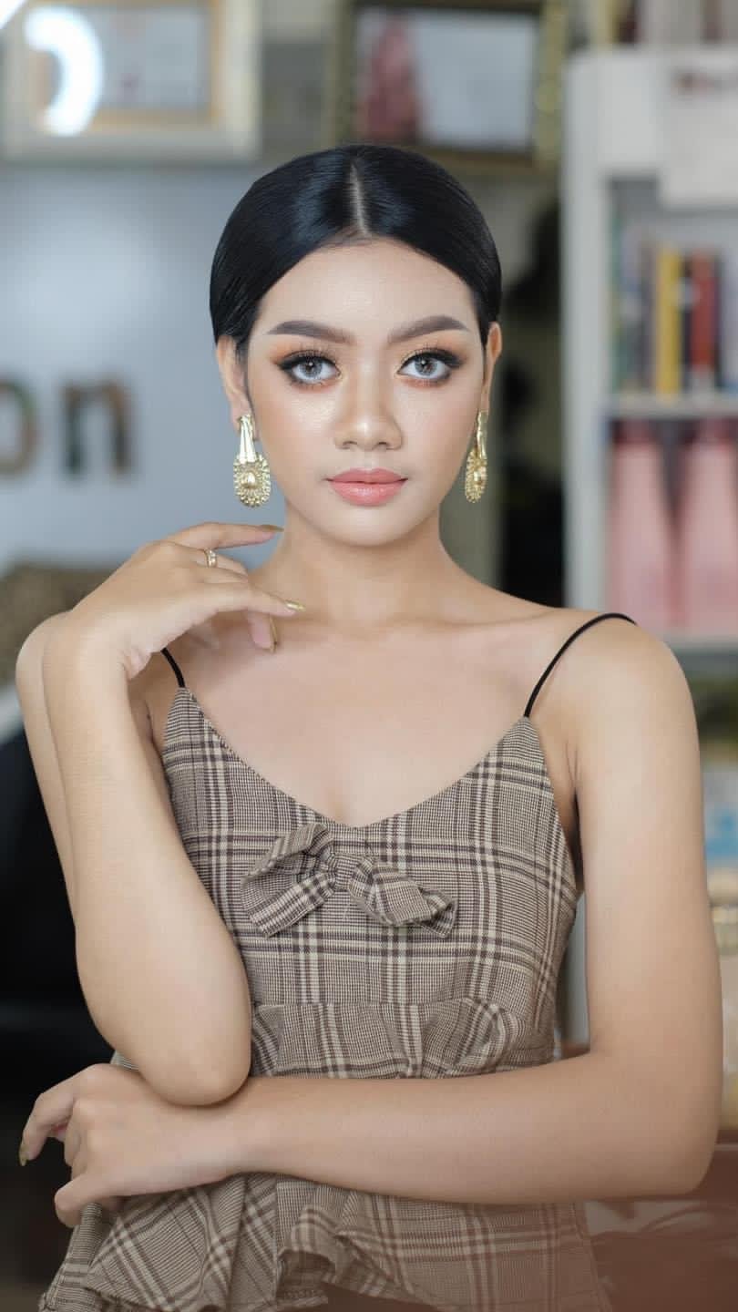 កញ្ញា សុខ និដាណាត់