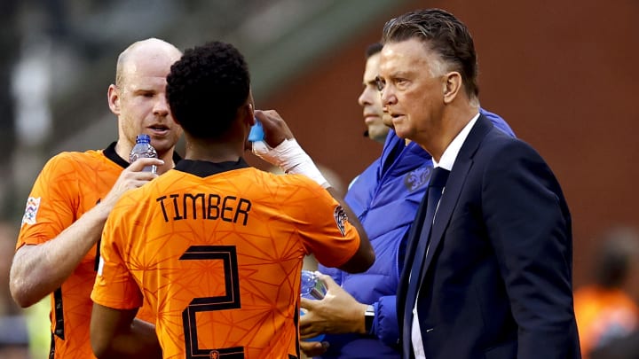 ខ្សែការពារ&nbsp;Jurien Timber និង Louis Van Gaal