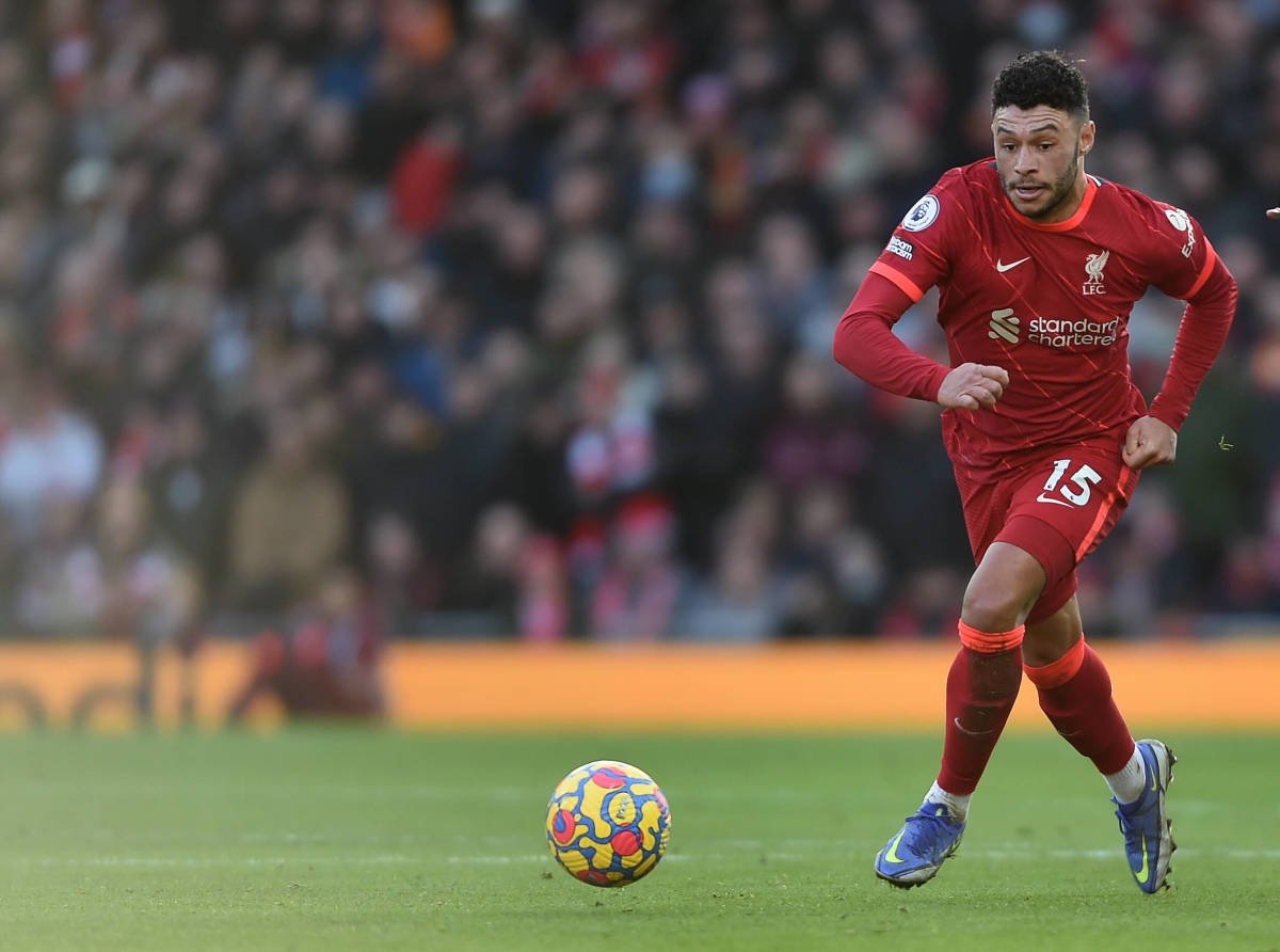 ខ្សែបម្រើ&nbsp;Alex Oxlade-Chamberlain