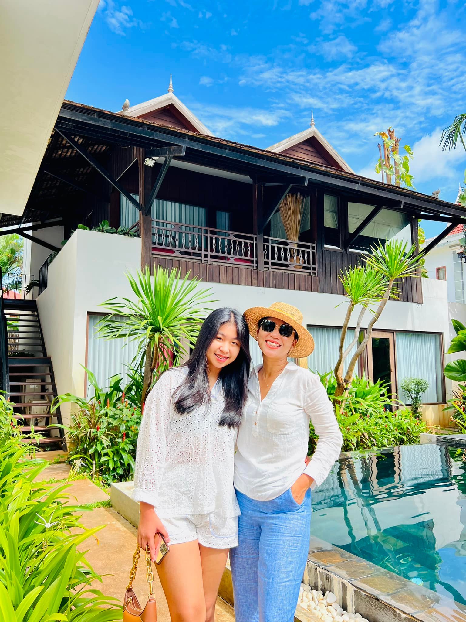 អ្នកនាង​ យុគ ចិន្តា និងកូនស្រី