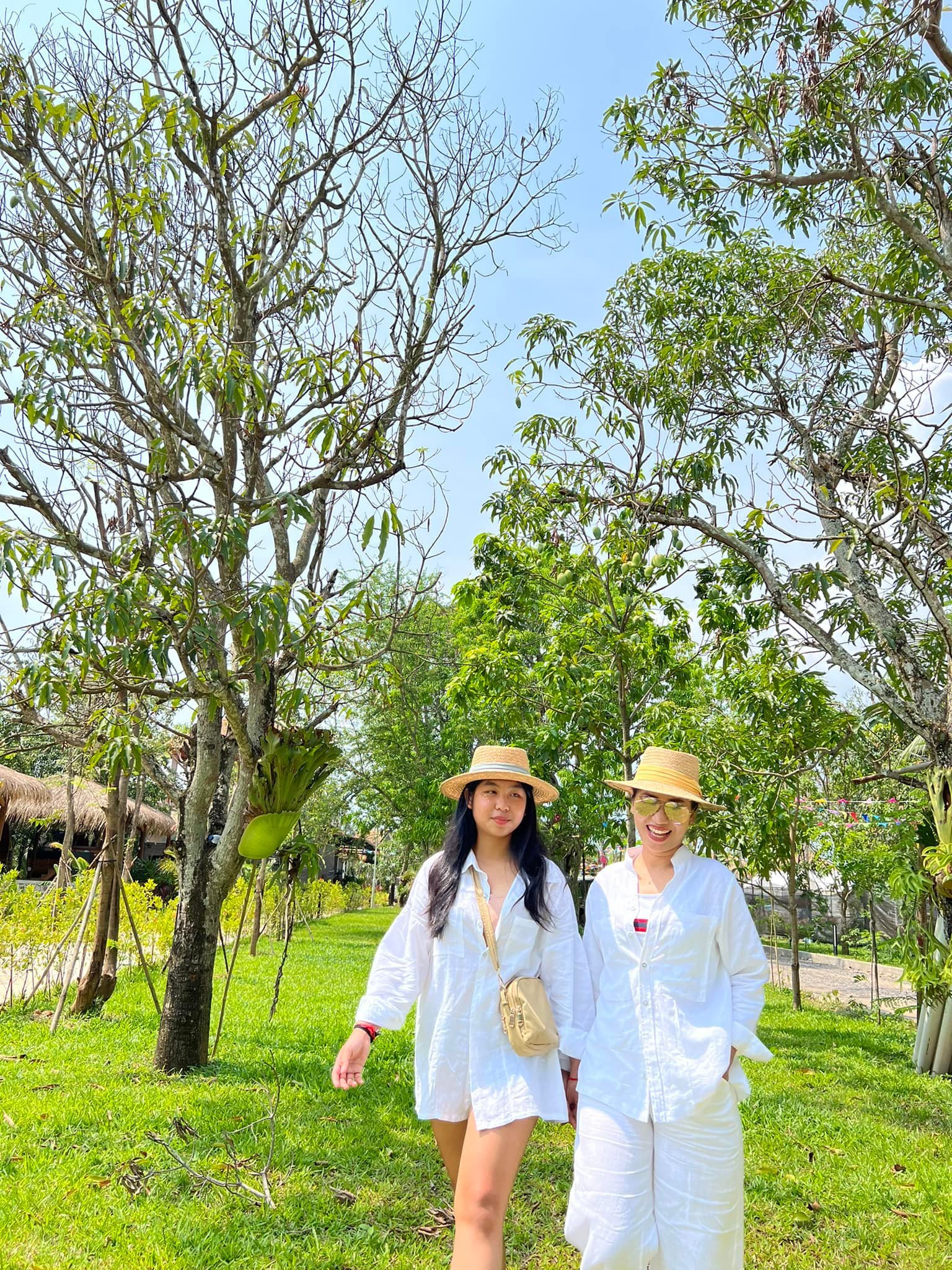 អ្នកនាង​ យុគ ចិន្តា និងកូនស្រី