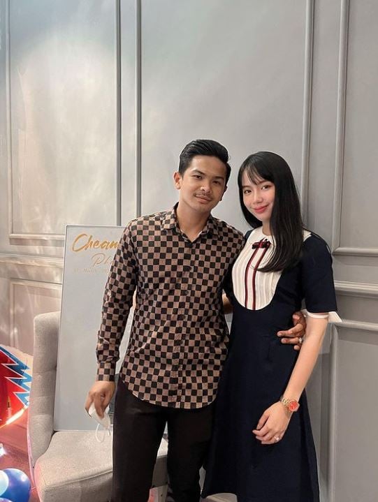 លីកា និងស្វាមី