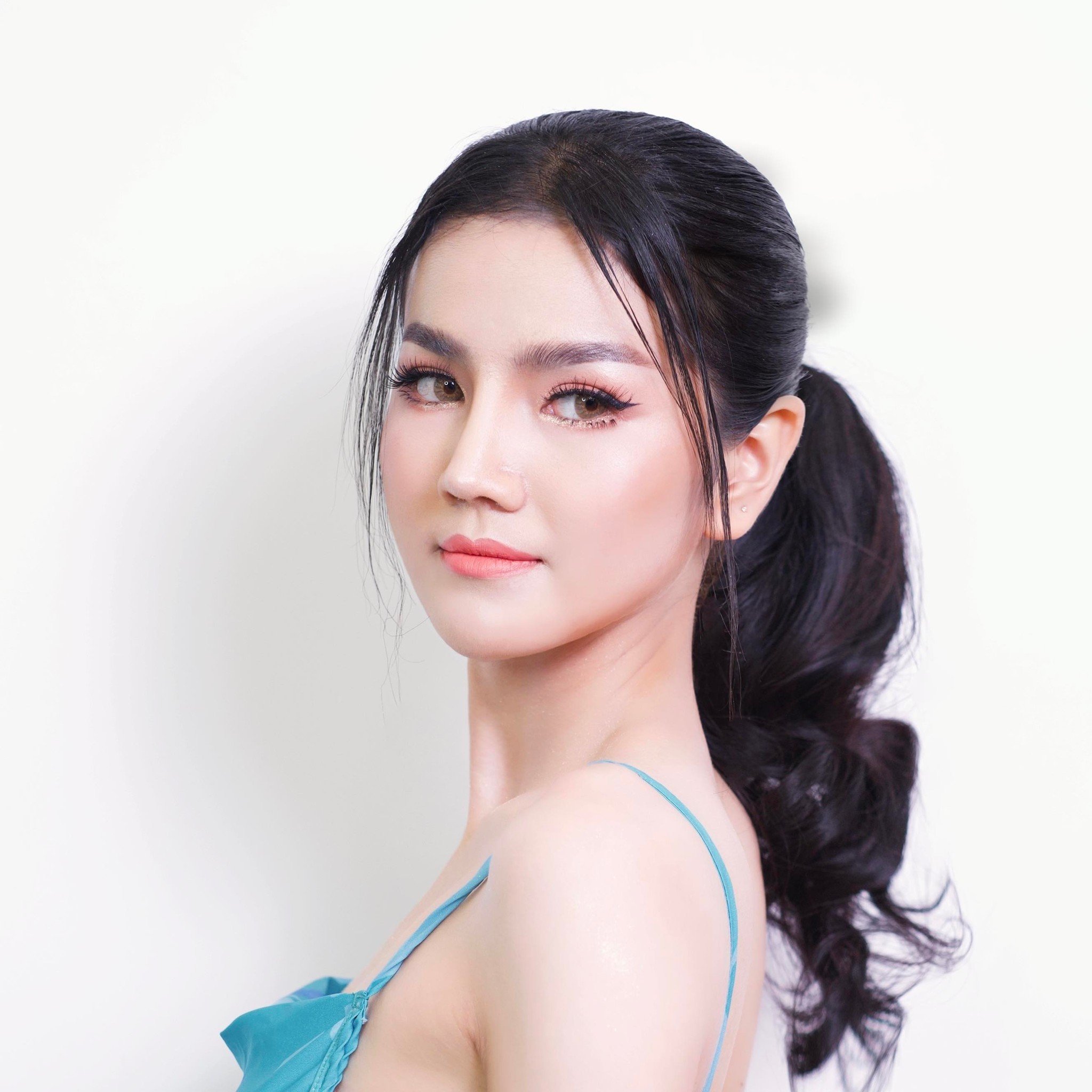 កញ្ញា សុគន្ធ ចរិយា
