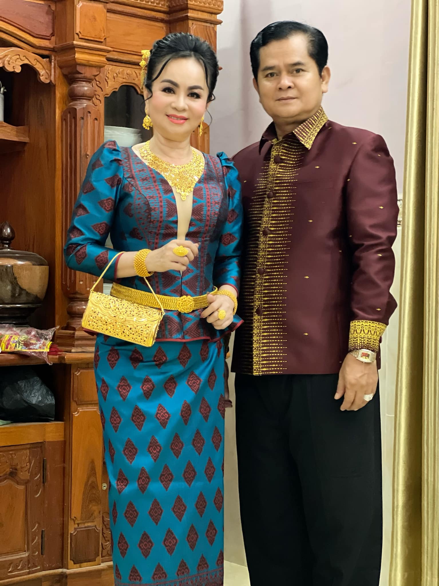 ឪពុកម្ដាយ ផន​ សុផារី