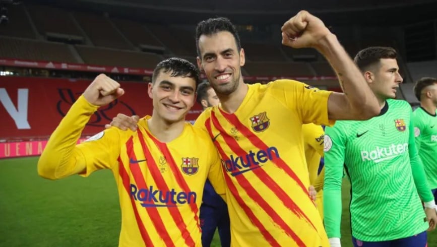 Pedri Gonzalez និង Sergio Busquets