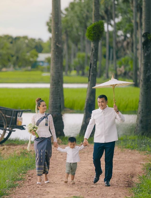 ឱក សុគន្ធកញ្ញា និងគ្រួសារ