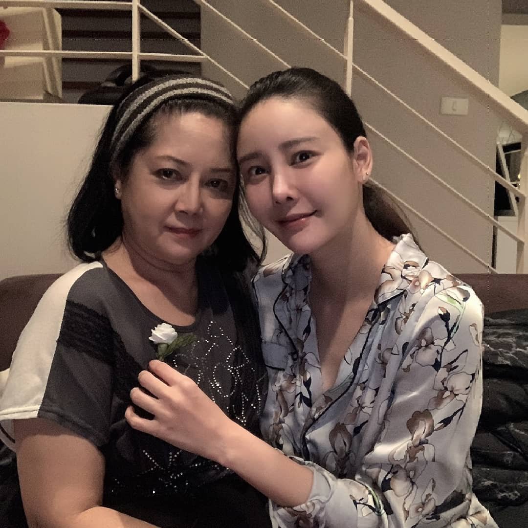 Tangmo និងម្ដាយ