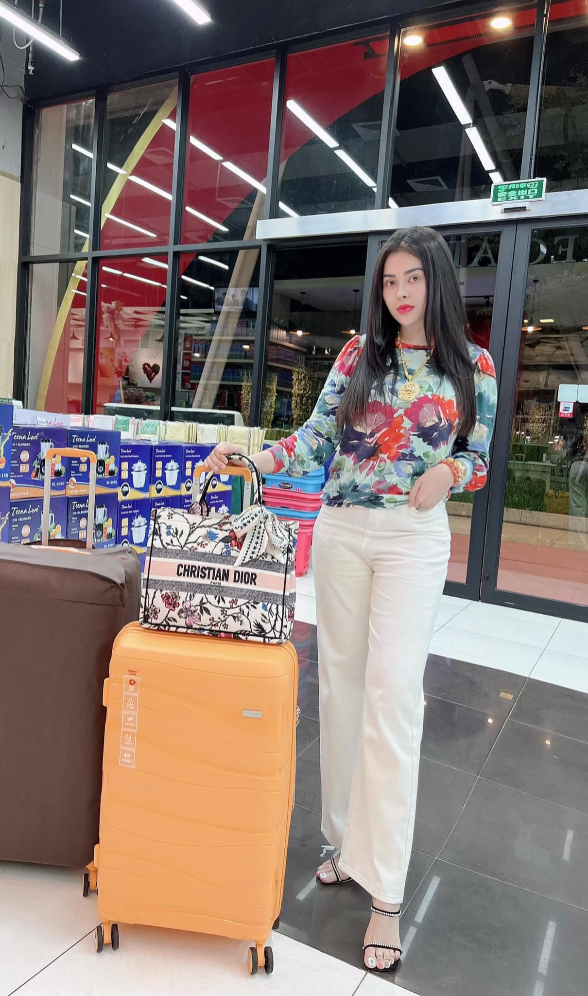 អ្នកនាង ទ្រីញ ផល្លា
