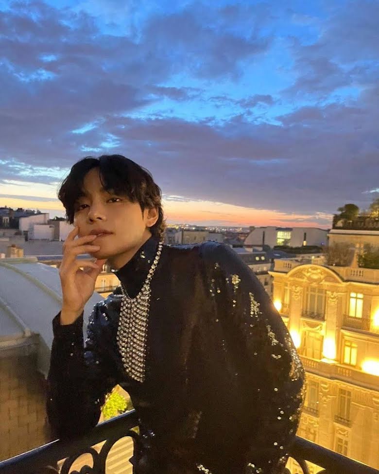 V&nbsp;