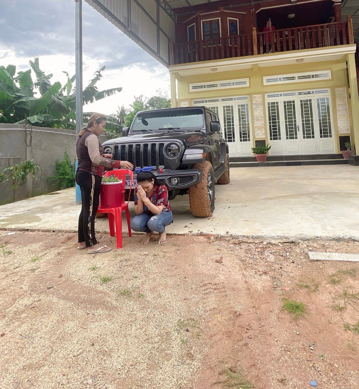 តារាស្រី ឈិន ម៉ានិច្ច