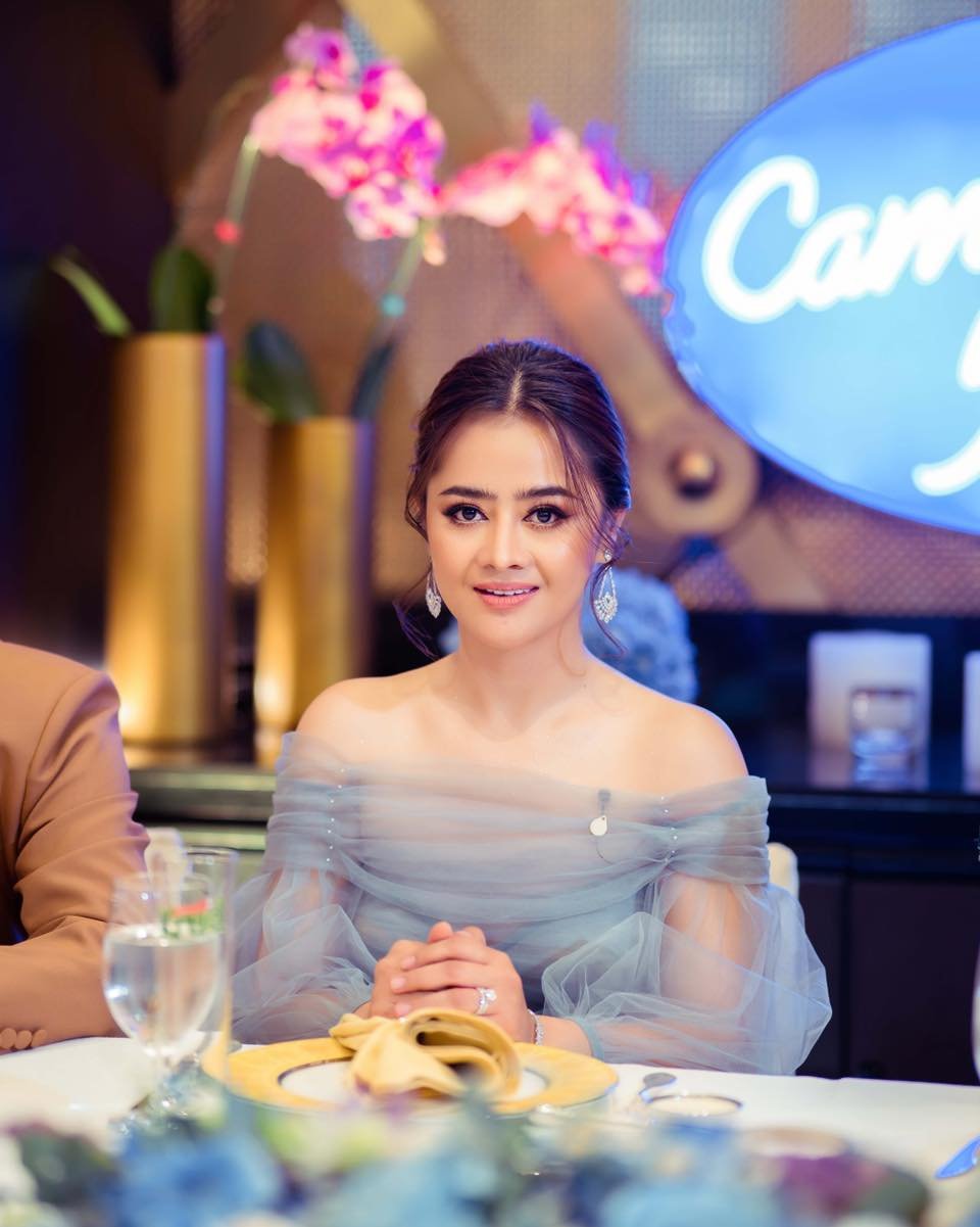 &nbsp; តារាចម្រៀង&nbsp;ឱក សុគន្ធកញ្ញា